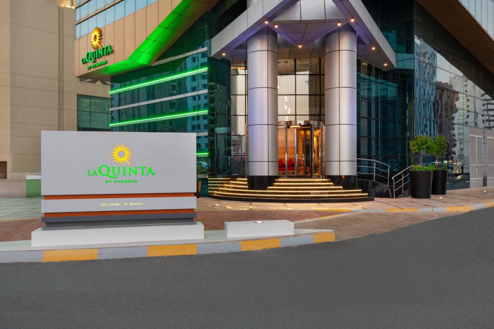 La Quinta By Wyndham Abu Dhabi Al Wahda Hotel Kültér fotó